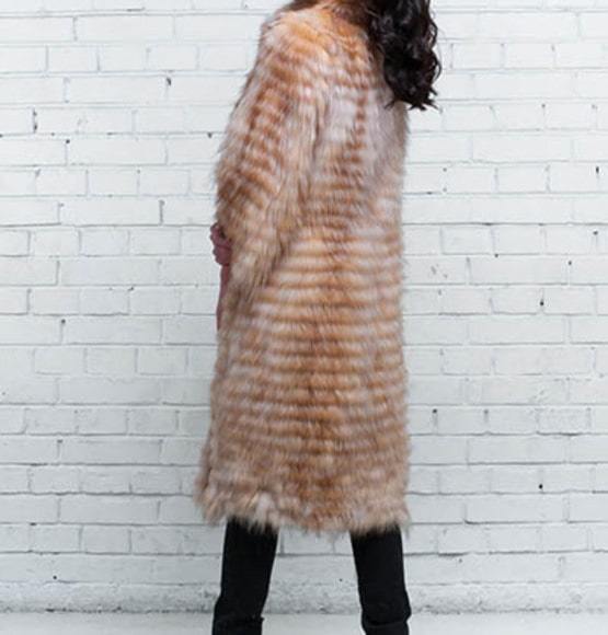 Вязаное пальто из лисы