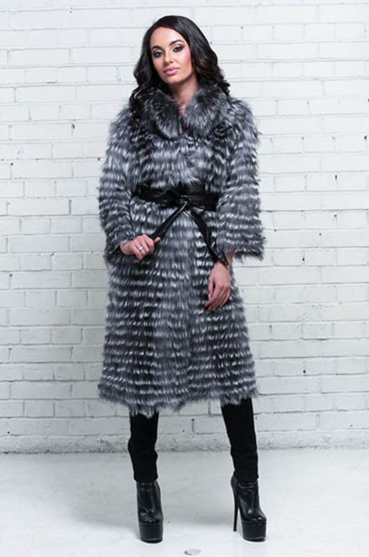 Вязаное пальто из чернобурки