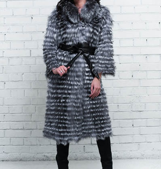 Вязаное пальто из чернобурки